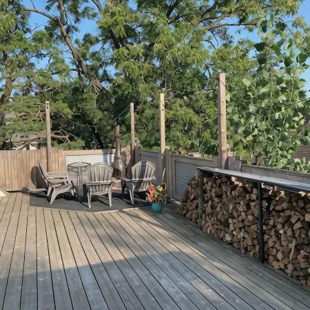 THE LOFT 3 level urban cabin with a HUGE patio!