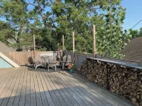 THE LOFT 3 level urban cabin with a HUGE patio! - โฮมสเตย์