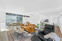 -Stunning Mid Century Modern with Amazing Downtown City Views! - مطابخ