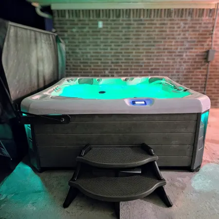 Arlington Social - Stadium Getaway Home w/Hot Tub 5-Minute Walk to AT&T Stadium