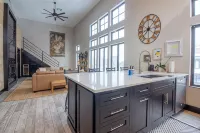 Modern, Spacious Loft in Douglas with Free Parking!