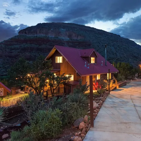 Canyon Vista Cottage- Hot Tub and Heavenly Views