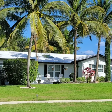 Oasis! Has Great Reviews! Pool, Bocce Court, Close to It All!
