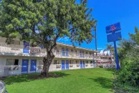 Motel 6 Chino, CA - Los Angeles Ontario - parking