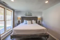 3B 2 bath Cottage w Pool Hottub Close to Main st - Country Houses