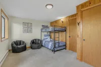 New Hampshire vacation getaway with gorgeous mountain views—ski, hike, swim! - Wifi
