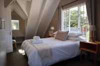 Stylish & Cozy House - 5min from the beach!