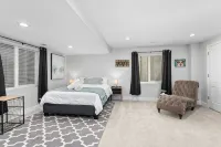 Modern Home w/ 2 Private Suites & Family-Friendly Amenities - Mins to Dia - Bungalows