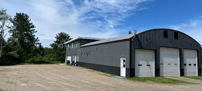 Spacious 3 bedroom 2 bath lodging near trails, with lots of off-street parking! Hotéis em Ely