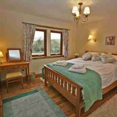 Luxury lodge situated idyllically on the edge of a small working farm Rooms