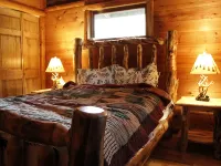 Unique Rustic Ski-Tree House - Game room, Hot tub & Sauna Hotel di Jay