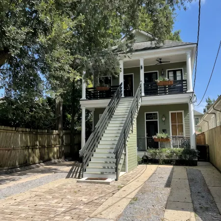 Super Comfy & Beautiful  3/3 Townhome -  Best Location!  Heart of Nola Отели рядом с достопримечательностью «Зоопарк «Одюбон»»