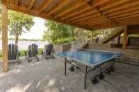 Delightful Lakeshore Cottage, Great Swim & Lakeside Amenities, +22 Foot Pontoon - Homestays