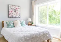 Modern home - Mtn views - 4 miles to downtown AVL - Wifi