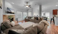 Zyla's Place, Close to Airport - Bungalows