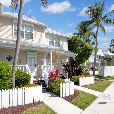 Majestic Marina View- 2/2.5 townhome looking over Hawks Cay Marina.