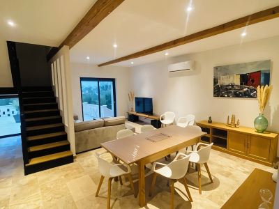 Magnificent 9-person house close to town center.