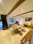 Magnificent 9-person house close to town center.