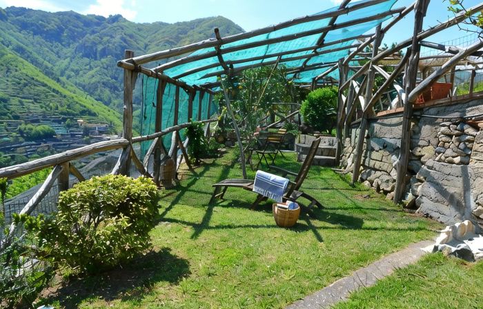 La Vigna - comfortable loft with outdoor hot tub surrounded by lemon gardens
