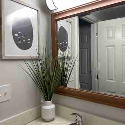 One Room Studio A.Full Kitchen Walk to Beach,Town.Sleeps 2 Indoor,Outdoor Pool. Rooms