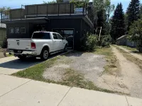 Perfect location! Downtown Beach & Ski Pad w/hot tub in the heart of Sandpoint.