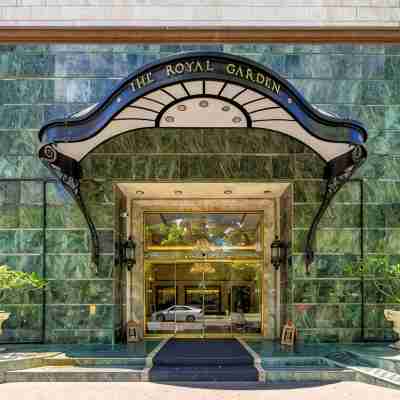 Modern Suite / Free Parking / View / AC / King Bed / Kitchen / Prime Location Hotel Exterior
