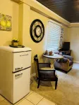 Buckeye Bungalow-Charming 2-bedroom apartment in Youngstown