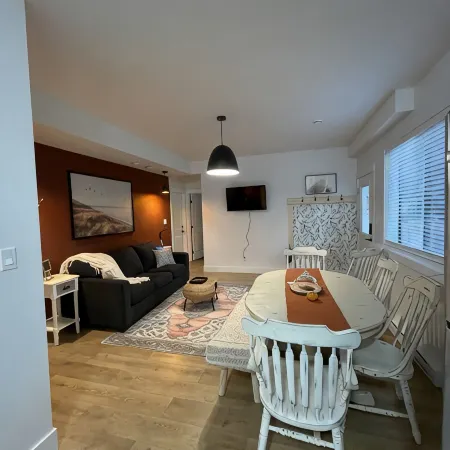 1BR Legal Suite near Brannen Lake, North Nanaimo