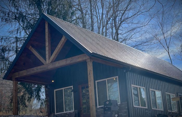 Nash’s cabin in Leitchfield that is Pet Friendly, WIFI, w/ Creek.