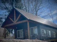 Nash’s cabin in Leitchfield that is Pet Friendly, WIFI, w/ Creek. - 4 estrellas