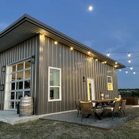 Gateway to the Hill Country and Texas Wineries on 10 acres!