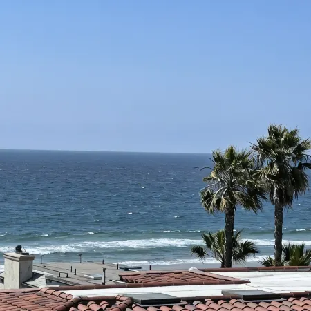 New ocean front duplex, walk to dining, shops & entertainment.
