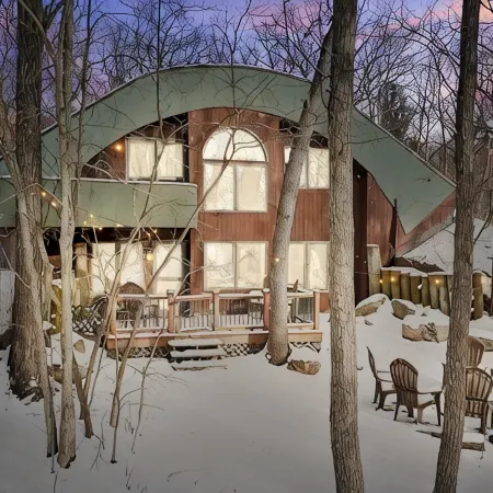 Sunset Burrow Retreat in Roscommon, MI - whole house, 3 bed, 2.5 bath! Отели в г. Джерриш Тауншип