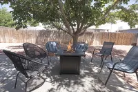 3 Bedroom With Stunning Yard Close to Horseshoe.