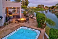 Modern 3Bd2.5BTH Incl. Misters, Pool, Spa, Pool Table, Kayaks, Pedal Boat, Bikes