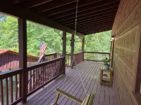 Cozy Coosawattee Cabin on Top of Eagle Mountain with Hot Tub, Fire Pit and Fun!! - Chalets