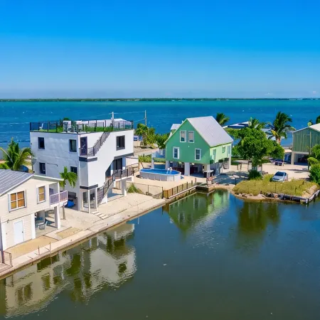 🐠 HEATED SWIM SPA / OPEN WATER VIEWS / BOAT DOCK / LUXURIOUS /  BUILT IN 2023🐬