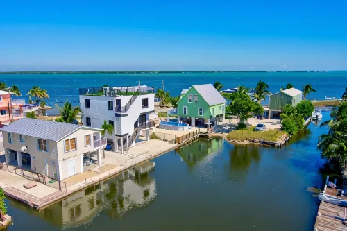 🐠 HEATED SWIM SPA / OPEN WATER VIEWS / BOAT DOCK / LUXURIOUS /  BUILT IN 2023🐬