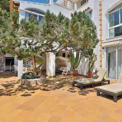 Egos 89 Holiday Home for 10 People, Seafront Position with Direct Beach Access. Hotel Exterior