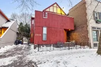 The Redwood Retreat- 5Bed/4Ba with a Rooftop Deck in the Heart of Ohio City