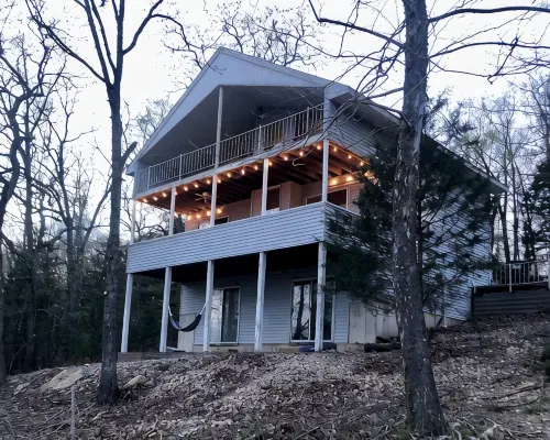 Super cute & comfy 2 1/2story lake house by Bull Shoals lake 1hr east of Branson Hotels in Ozark County