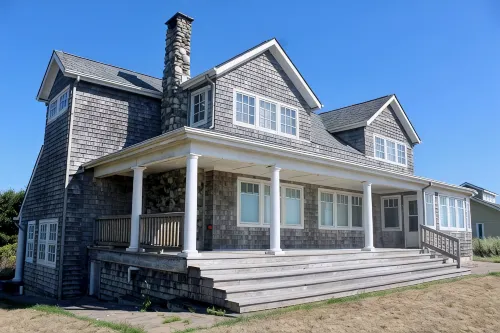 Beach Front, Cape Cod Coastal Story Book Home, 10 minutes from Westport - 4-Star