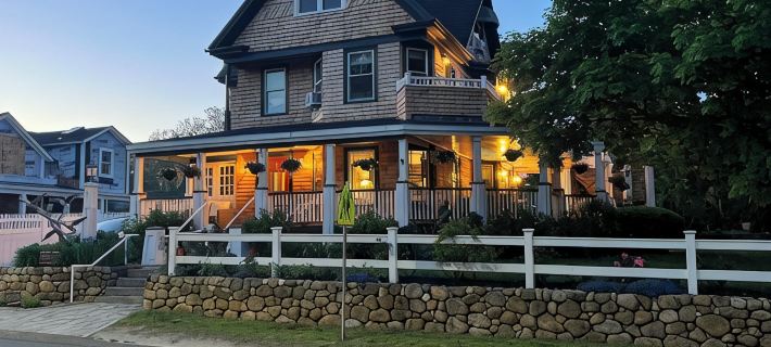 Oak Bluff's Victorian Walk to Town & Beaches Hotels in Oak Bluffs