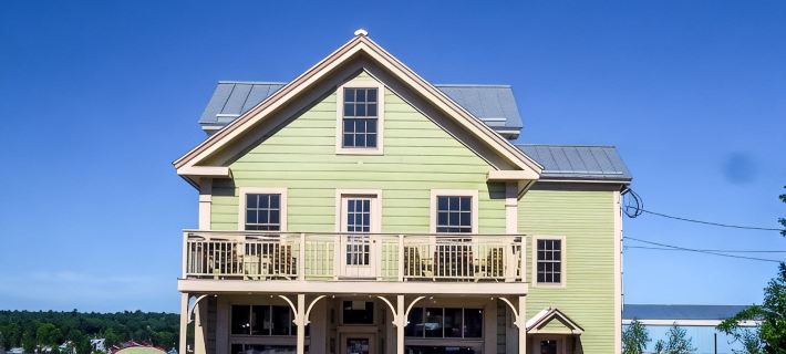 No hidden cleaning charges.  Huge 3bd/3ba apartment with tons of waterviews. Hotels in Belfast