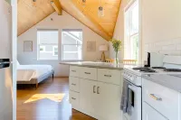 Backyard Cottage Close to Stadium, Walk to Restaurants and Close to Beach - Tiny houses