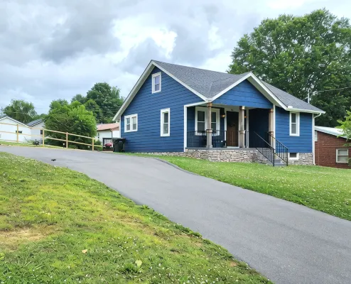 Beautiful Bristol Bungalow w/ Firepit- 5 mins to downtown & 6 mins to Casino - 4-Star