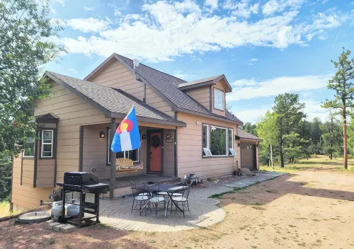 No Cleaning Fees, Spacious & Secluded Mountain Home, Pikes Peak Views, Hot Tub! -  Privatzimmer