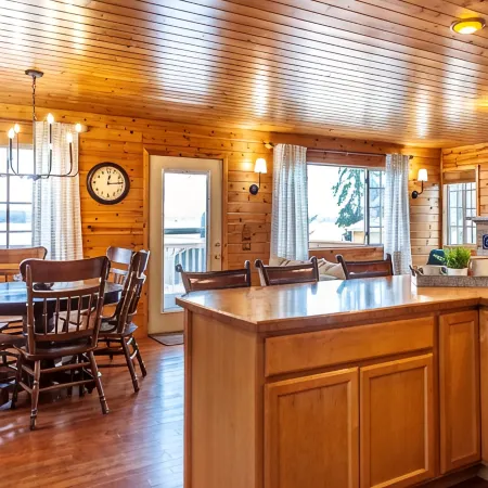 Cozy Clean Waterfront Cabin on Sugar Lake - Ice Fishing, Ski/Snowboard Nearby
