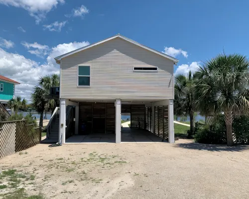 Fisherman's access and relaxation in a 2BR 2BA on River with Dock, Pet friendly! Hoteles en Carrabelle