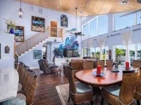 Sleeps 10 - Private house with 110’ of Deep Water Dockage, Pool, Hot Tub & more! - สระว่ายน้ำส่วนตัว